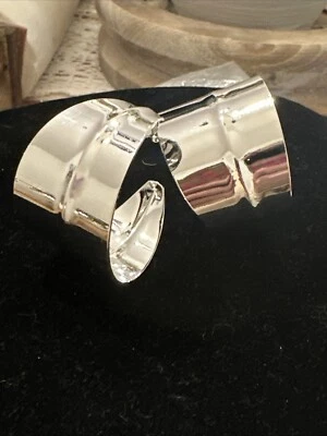 Pendientes de aro J CREW plateados anchos de gran tamaño LIGEROS NUEVA OFERTA 4 CARIDAD❤️298x2 Foto 1 de 4