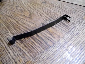 FORD Cruse-O-Matic Automatic Transmission Filter Retainer Strap - Picture 1 of 4