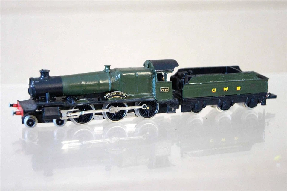GRAHAM FARISH KIT BUILT LANGLEY GW GWR 4-6-0 MANOR CLASS LOCO 7010 HINTON MANOR - Image 1 of 1
