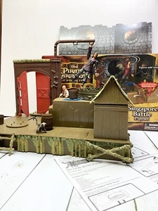 Disney Pirates of the Caribbean - At Worlds End - Singapore Battle Playset - Picture 1 of 6