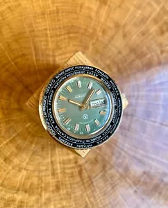 Splendido orologio sovietico multifunzione RAKETA WORLD TIME giorno/data placcato oro anni 70 - Foto 1 di 19
