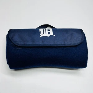 Detroit Loins Flanelldecke 54”x46” dunkelblau  - Bild 1 von 7