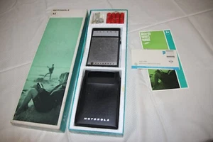 Vintage Motorola 10 Transistor Pocket AM Radio XP4ce - Picture 1 of 9
