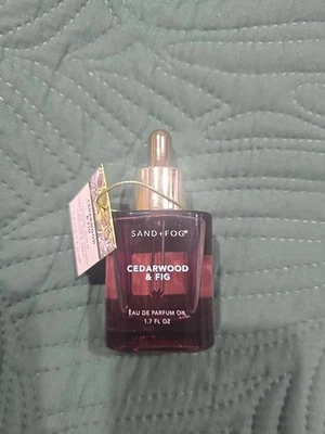 Aceite corporal de madera de cedro e higo arena y niebla Foto 1 de 3