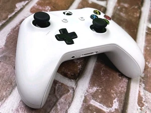 Microsoft Xbox One Wireless Controller Model 1708 weiß - Bild 1 von 13