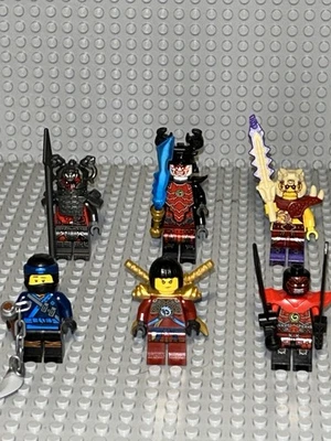 LOTE DE MINIFIGURAS LEGO NINJAGO, REMACHE, GENERAL KUZU, FUTURO NYA, ZUGU, JAY, EJÉRCITO DE PIEDRA Foto 1 de 4