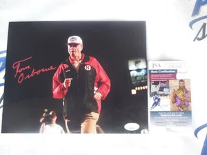 Foto firmada por Tom Osborne de Nebraska Cornhuskers 8x10 certificado de autenticidad JSA funcionando - Imagen 1 de 1