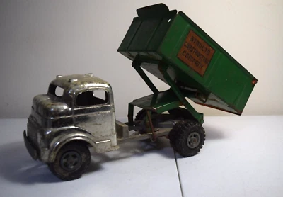 Camión de volteo Structo Hi-Lift de colección Toyland Construction Co., verde con cabina plateada Foto 1 de 4