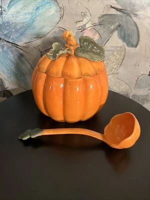 Cucharón con tapa de sopa de calabaza Valerie Cumberland Design Group Halloween otoño Foto 1 de 4