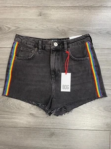 Urban Outfitters BDG Rainbow Side Stripe Black Denim Mom Shorts To Fit 28W BNWT - Picture 1 of 15