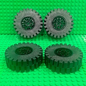 Lego Technic Wheels 4266 (20 x 30) and Tires 4267 (20 X 30) : Solid Classic (4x) - Picture 1 of 1