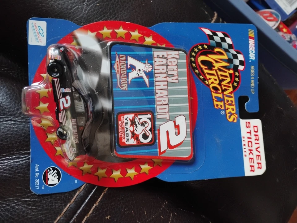 纳斯卡获胜者圈 2002 年 Kerry Earnhardt #2 卡纳波利斯恐吓者 1/64 汽车 — 第 1/1 张图片