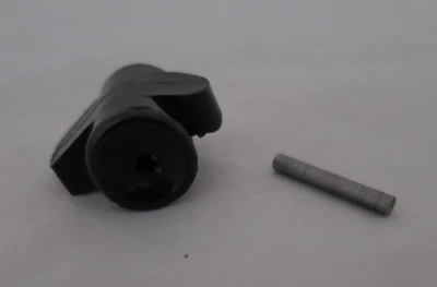 Parte inferior do carregador Luger FXO plástico preto com pino - Imagem 1 de 4