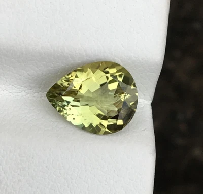 Hermosa turmalina amarilla verde buena calidad bonito color pera 2,15 quilates Foto 1 de 4