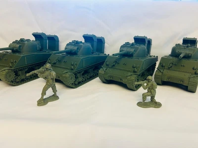 M4 (x4) Sherman Deep Wader WWII US Army Tanks: 1/32 Scale Army Men - Image 1 of 4