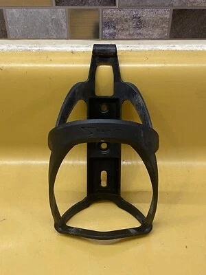 Jaula para botellas de agua de plástico Serfos negra Foto 1 de 4