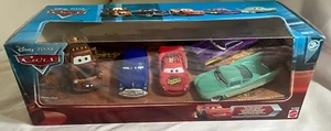Disney CARS Dirt Track Challenge MATER DOC McQUEEN RAMONE FLO 5 Pk Playset 2009 - Picture 1 of 6
