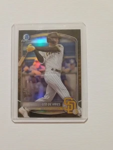 Bowman 2025 - Chrome Prospects Leo De Vries #BCP-59 Reptilian Refractor (RC) - Imagen 1 de 2