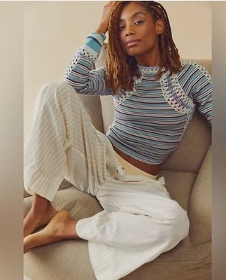 Blusa térmica Free People Sunny Days punhos listrados crochê inserção raglan P - Imagem 1 de 4