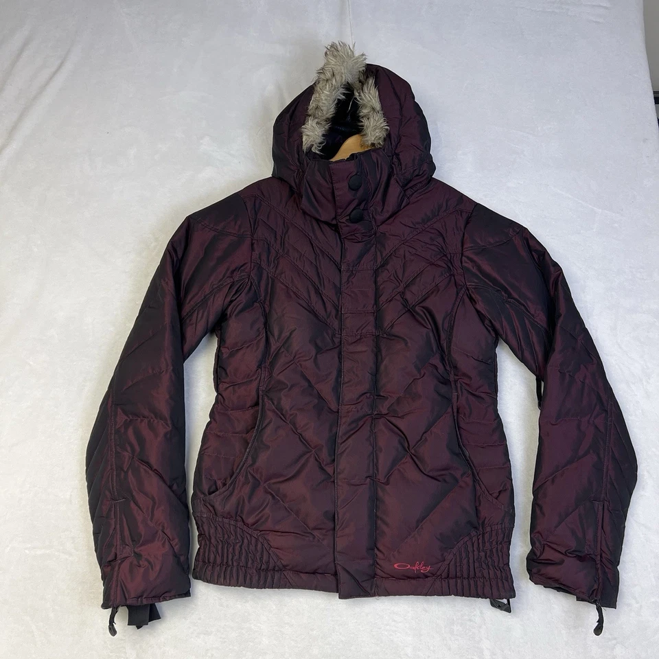 Chaqueta acolchada de plumón Oakley para mujer talla pequeña software púrpura iridiscente Foto 1 de 4