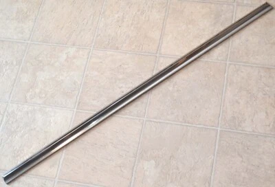 NOS 1951 福特定制 4dr 轿车左前门装饰下车身模塑,全新 — 第 1/4 张图片