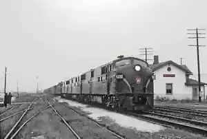 PRR EMD E7A 4213 w fmr Union-Redbird-Forth Hayes at N Judson IN 1966 5 x 7 Photo - Picture 1 of 1