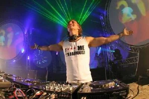David Guetta Live Electro House & EDM DJ-Sets Compilation (2005 - 2025) - Bild 1 von 9