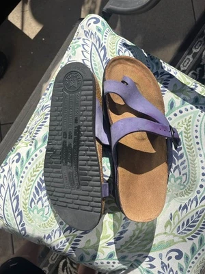 Sandálias Mephisto Helen femininas tanga de couro roxo conforto 39/9 - Imagem 1 de 4