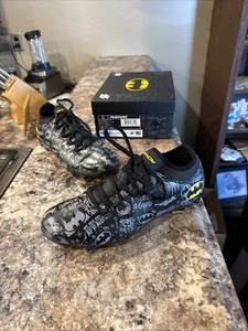 Batman Football baseball Cleats Velocity Phenom Elite Men’s Size 8 US VG Cond - Picture 1 of 16