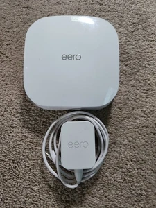 eero Pro 6 Trójpasmowa router siatkowy Wi-Fi 6 model K010001 z adapterem - ładny kształt - Zdjęcie 1 z 1
