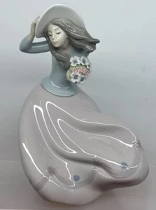 Blustery Day Lladro Damita Agachada 05588 Girl in the Wind 1989 Retired - Bild 1 von 13