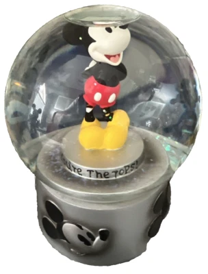 Disney Enesco Mickey Mouse You’re The Tops Musical Globo de Nieve Mickey Mouse Marcha Foto 1 de 4