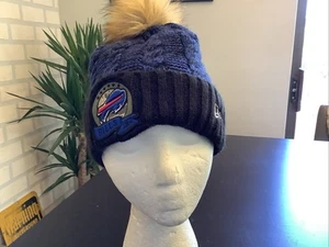 BUFFALO BILLS NEW ERA WOMEN’S FUR POM BEANIE HAT (O/S) FLEECE LINED-EXCELLENT! - Picture 1 of 10