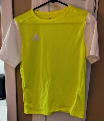 Желтая и белая рубашка с коротким рукавом Adidas для мальчиков. Большой размер 14-16 б/у в отличном состоянии. - Изображение 1 из 4