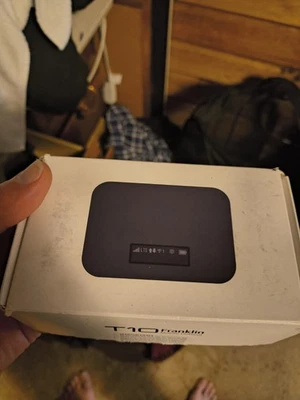 Punto de acceso WiFi Franklin T9 RT717 negro T-Mobile desbloqueado 4G LTE Foto 1 de 2