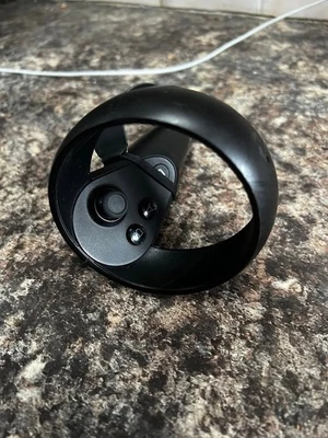 Meta Oculus Rift S / Quest 1 Right Hand Controller - Image 1 of 3