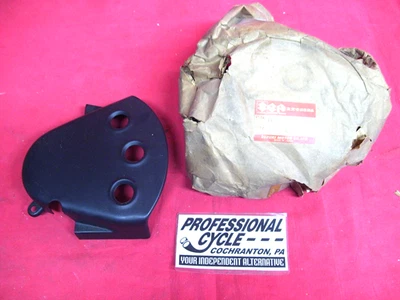 铃木 76 TS185 TS185A NOS 左侧链轮保护套 11360-29610 原装包装 — 第 1/4 张图片