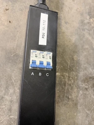 Centro de datos trifásico 63A 433V PDU 24 C13 tomas con módulo inteligente Foto 1 de 4