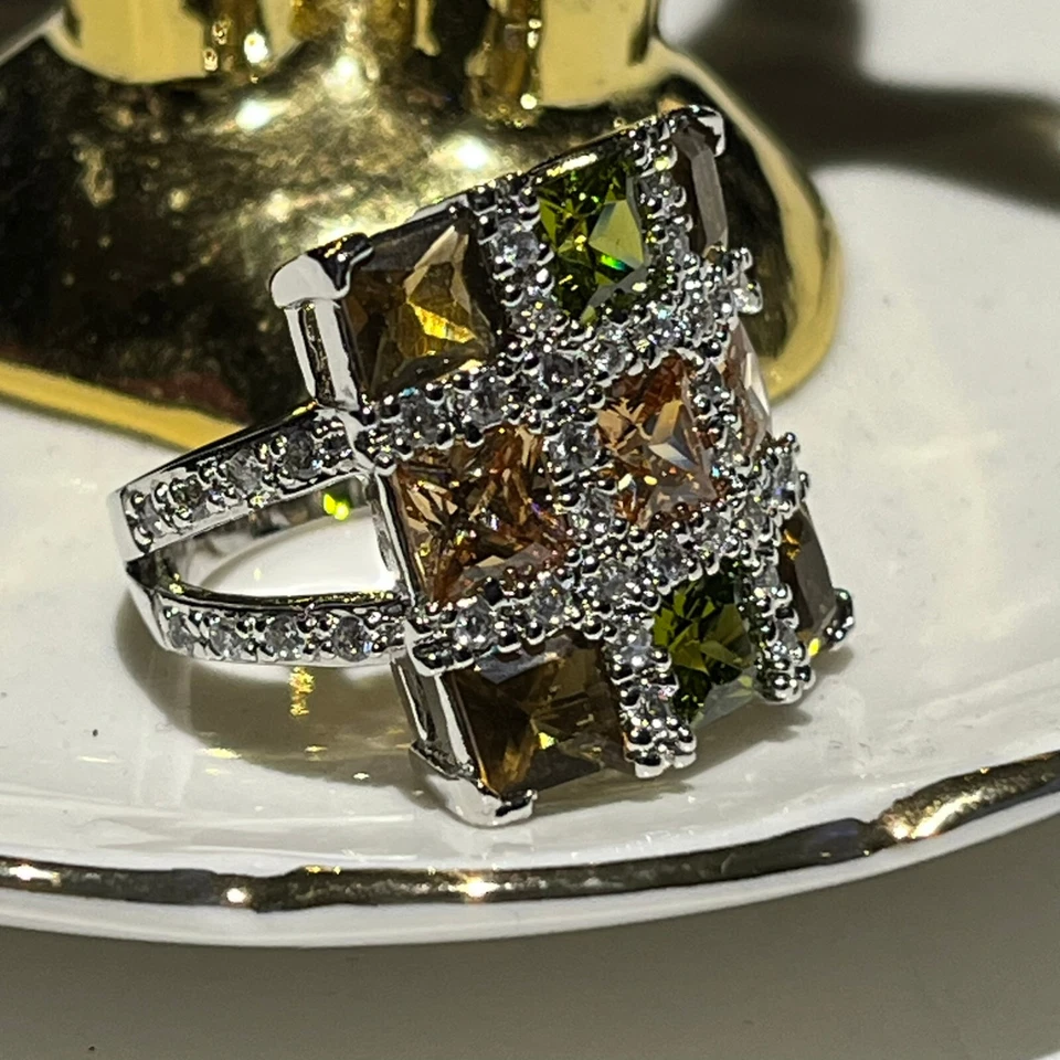 时尚鸡尾酒戒指 绿色 多色 镀白金 尺寸 6、7、8 — 第 1/4 张图片