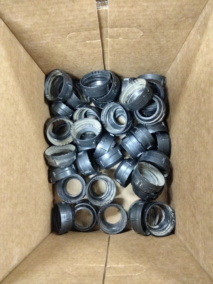 ORECK XL2600HH   UPRIGHT VACUUM CLEANER  Parts Twist Cap And Ring Used - Image 1 of 1