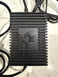 Fuente de alimentación OEM para computadora Commodore 64 vintage funcionando LEER - Imagen 1 de 6