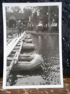 Photo argentique guerre 39 45 soldat Allemand wehrmacht WWII 2 Pont flottant - Imagen 1 de 1