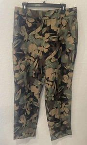 Chico's Neu mit Etikett $ 89 Camouflage Utility Knöchel Mode schwarz & grün 1,5 R/Größe 10 Taschen - Bild 1 von 12