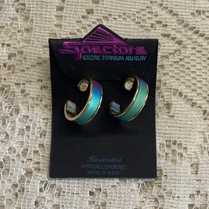 Vintage 1980s NIOBIUM MULTI COLOR GOLD TONE HOOP EARRINGS - Picture 1 of 7