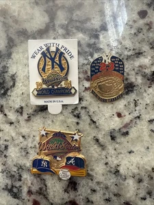 Lote de prendedores vintage de la Serie Mundial 1996 New York Yankees Atlanta Braves Peter David - Imagen 1 de 5