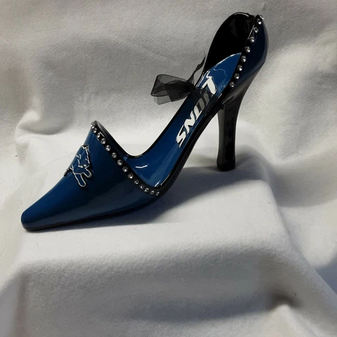 Detroit Lions High Heel Shoe Wine Bottle Holder  Add to your tailgate fun Cover