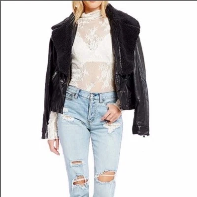 Free People Moto Chaqueta Imitación Cuero con Cuello Sherpa Extraíble Talla Pequeña Foto 1 de 4