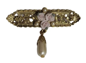 Viktorianischer Stil goldfarbene Metall Anstecknadel Brosche rosa Porzellan Rose mit baumelnder Perle - Bild 1 von 8
