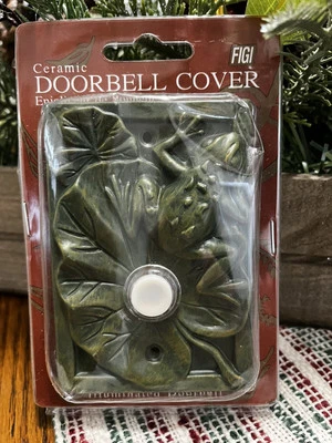 Cubierta de timbre de cerámica vintage. 4”x2,75”. Rana con almohadilla de lirio Foto 1 de 3