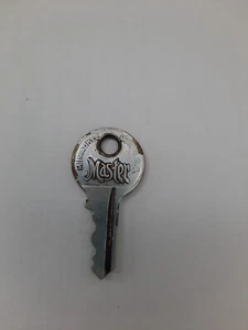 Llave plateada Master Lock Co antigua original de colección #0370 - Imagen 1 de 6
